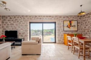 Rustic Stone House with Spacious Terrace 2BR