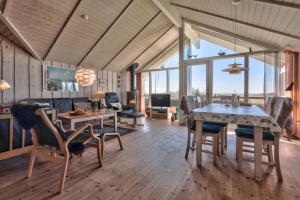 Dejligt Feriehus Med Panoramaudsigt Sj519