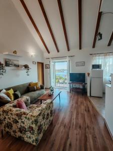 Paula Apartment - Green home by the sea