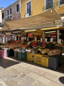 Alessandras Cozy Venice- Quiet Double Room & Private Bathroom with sharing kitchen