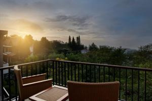 Ohara City View Villa 5 Bedrooms With a Private Heated Swimming Pool and a Movie Room and a Billiard Table