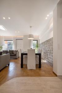 Signature Athenian Residence
