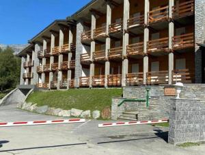 Cozy Bear Apartment ski-in ski-out panoramic apartment