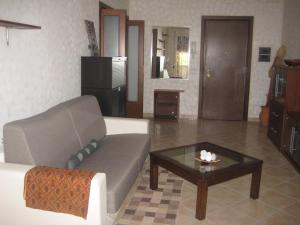 CRI and MAX Apartment