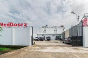 RedDoorz near OPI Mall Palembang 2