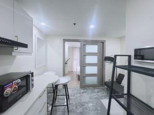 First Class Modern Suite in City Hub Baguio City with generator