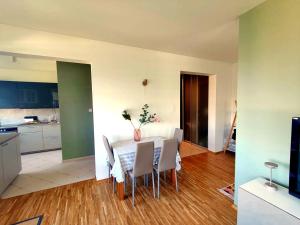 Home Sweet Home - Cozy Apartment with Balcony, near Silesian Park, VAT