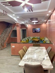 Cozy & Peaceful Two-Floor Home - Private Terrace