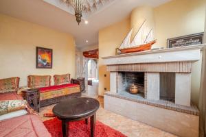 Villa with Pool and Steam Room 10 Minutes from City Center