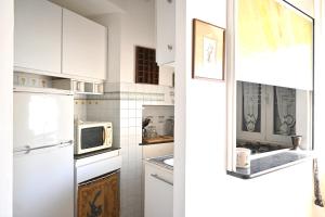 A48 - Ancona, ampio quadrilocale con balcone