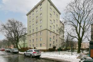 Wola Apartment with Balcony & close to Metro by Noclegi Renters
