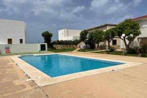 Forcat - Apartamento con jardín y piscina.