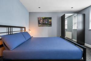 2BR Apartment in Buxton with Courtyard View, Hosted by Eason Stays
