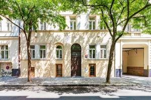 Prague Days - Studio Apartment with 1Gb WiFi & Elevator in Top Location