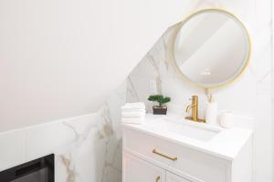Luxury Studio Downtown with soaking tub
