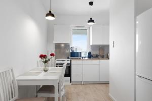 Północna White Elegance Apartment by BookingHost