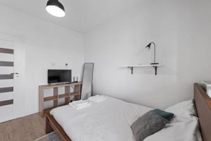 Północna White Elegance Apartment by BookingHost