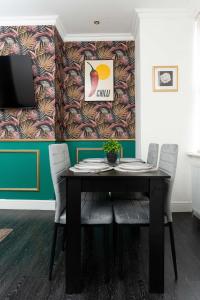 Modern 2 Bed House - Sleeps 6 - Near Leeds Centre