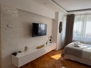 Golden Apartment