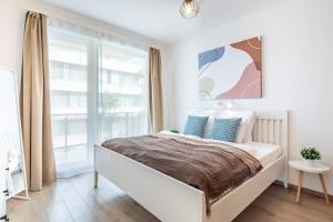 Central - Balcony - Stylish - Bright - Comfortable