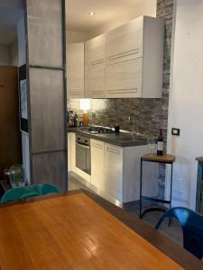 Artistic apartment in the center of Rome with garden