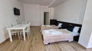 Mali i Robit Apartments
