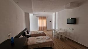 Mali i Robit Apartments