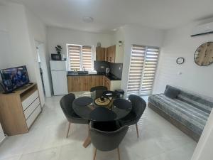 Aparrtment with rooftop terrace with sea view