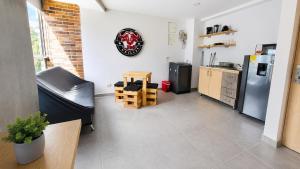 Laureles City Retreat, Cold AC