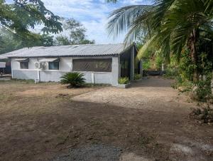 Quiet Beach House, 3-Min Walk to Ocean with AC & Parking