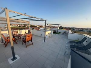 Aparrtment with rooftop terrace with sea view