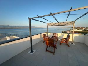 Aparrtment with rooftop terrace with sea view