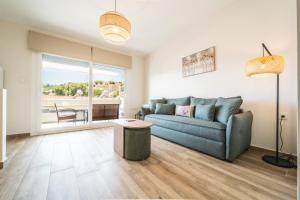 Selene Nea Peramos - Private Parking - Sleeps 8