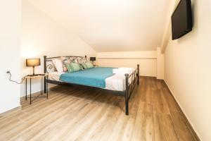 Selene Nea Peramos - Private Parking - Sleeps 8