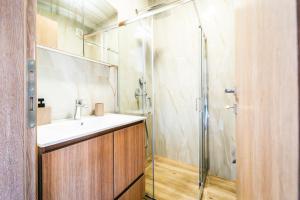 Selene Nea Peramos - Private Parking - Sleeps 8