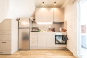 Selene Nea Peramos - Private Parking - Sleeps 8