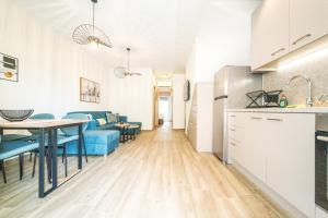 Selene Nea Peramos - Private Parking - Sleeps 8
