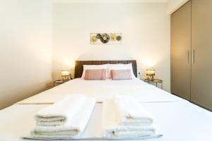 Selene Nea Peramos - Private Parking - Sleeps 8
