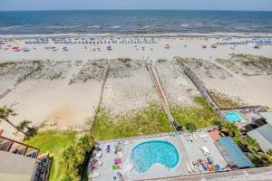 Bright and Nicely Decorated Condo in Gulf-Front Condo with Shared Pool WiFi