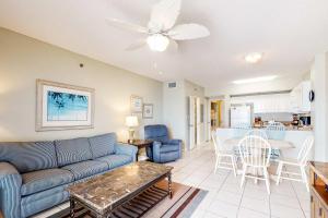 Bright and Nicely Decorated Condo in Gulf-Front Condo with Shared Pool WiFi
