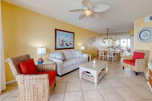 Gulf-front getaway with pool hot tub athletic courts & central AC
