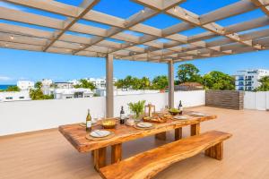 Opulent Villa - Oceanfront Com Sosua Ocean Village