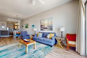 Beachfront condo with stunning views pool and washer dryer
