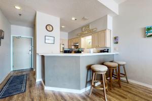 Beachfront condo with stunning views pool and washer dryer