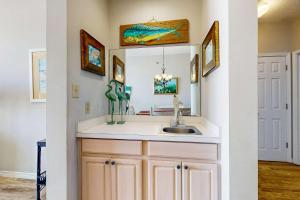 Beachfront condo with stunning views pool and washer dryer