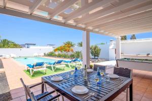 Villa Lomo Blanco by Villa Plus