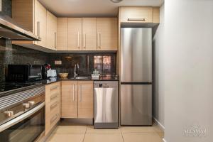 Nagomi Suite - Modern Apartment with Parking & Swimming Pool