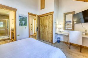 Cozy Studio at Granlibakken Tahoe Resort - Ski-In - Ski-Out with Pool Spa & Minutes from Lake Tahoe