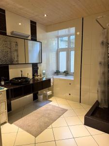 Sauna, Free parking, Home in the heart of Kuressaare