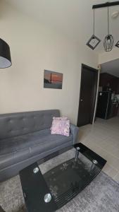 Cozy Pioneer Woodlands Tower 4 1 BR in Mandaluyong near BGC & Makati